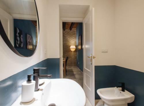 Suites Triana Sevilla Apartments