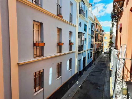 Sunny Balcony - Lovely Center Apartments Alfalfa