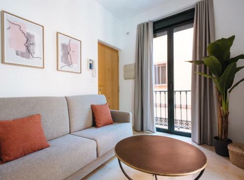 Chiqui And Vicente Bright Apartment