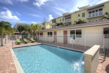 Lbs Villa Apartments By The Beach