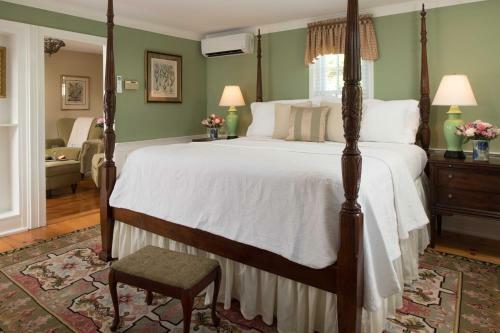 The Blushing Oyster Bed & Breakfast