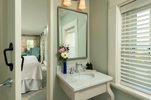The Blushing Oyster Bed & Breakfast