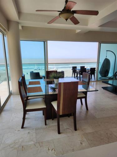 Apartamento Con Terraza Frente Al Mar