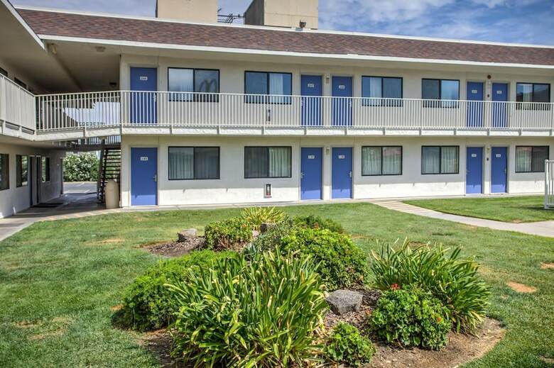 Motel 6 Williams