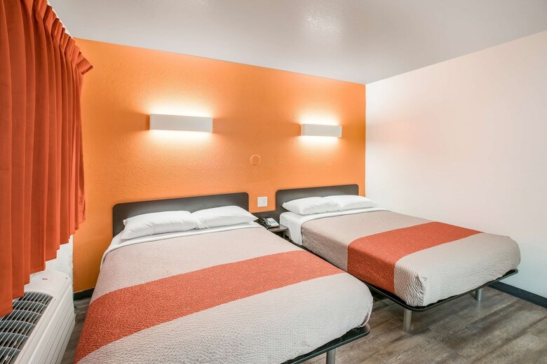 Motel 6 Williams