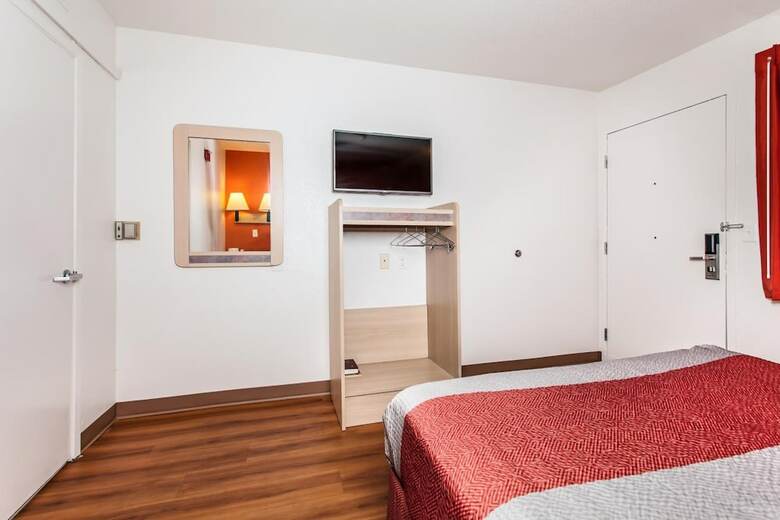 Motel 6 Williams