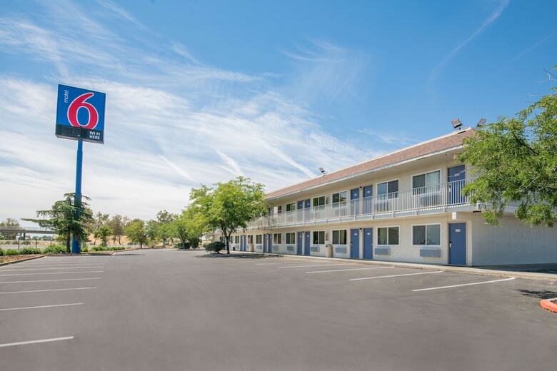 Motel 6 Williams