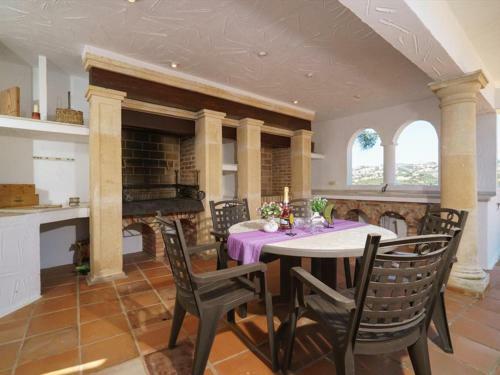 Villa Moraira, 4 Dormitorios, 8 Personas - Es-216-12