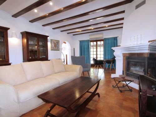 Villa Moraira, 4 Dormitorios, 8 Personas - Es-216-12
