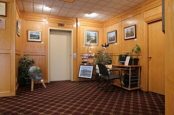 Hotel Tamarack Motor Inn