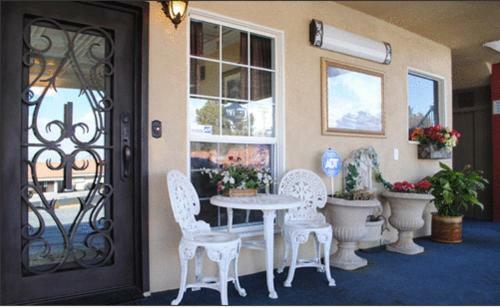 Posada Travel Inn & Suites Victorville