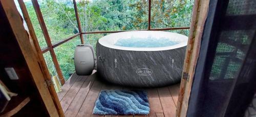 Encantadora Caba�a Cerca A Cali Jacuzzi Smart Tv