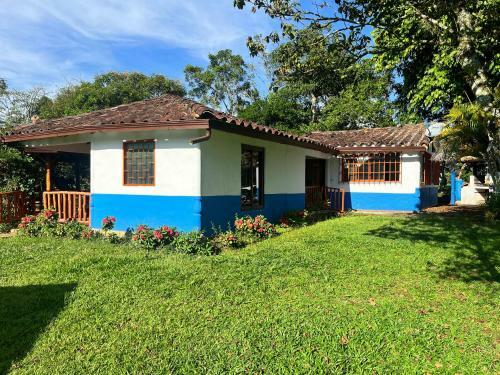 Finca La Esperanza - Caba�a Villa Coqui