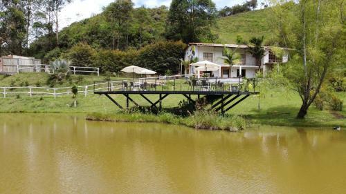 Aparthotel Los Lagos De Jas�