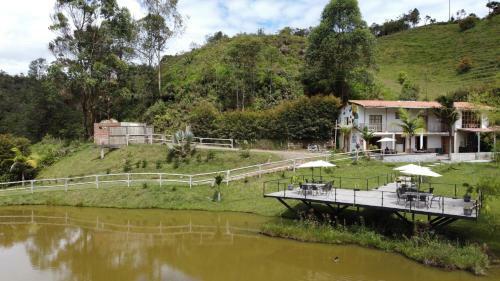 Aparthotel Los Lagos De Jas�