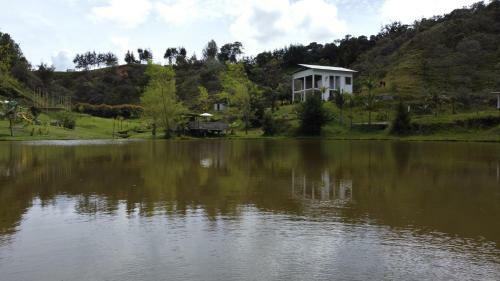 Aparthotel Los Lagos De Jas�