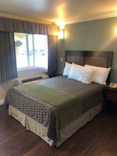 Motel American Inn Downey