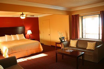 Posada Pacific Inn And Suites