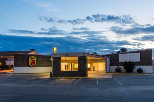 Hotel Super 8 By Wyndham Sterling Co