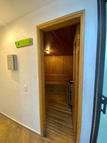 Hostal Room In Bb - Luxurious Mountain-view Suite