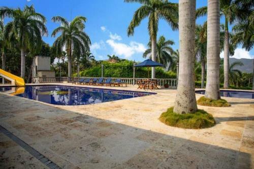 Villa De Lujo Con Piscina Y Tobog�n