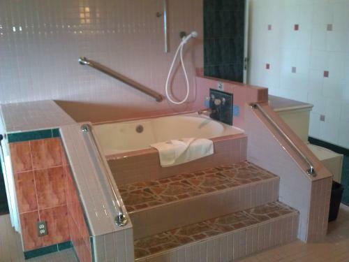 Hotel Downey Inn Luxury Suites