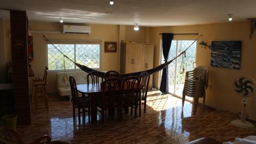 Apartamento La Monta�a Hostal