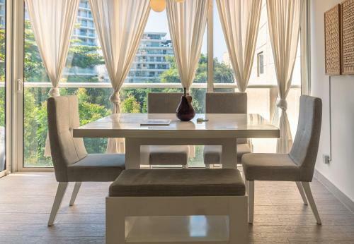 Apartamento Pet-friendly Pool Retreat With Luxury Hot Showers