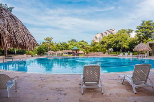 Apartamento Pet-friendly Pool Retreat With Luxury Hot Showers