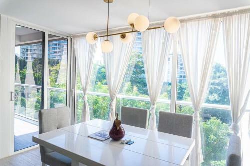 Apartamento Pet-friendly Pool Retreat With Luxury Hot Showers