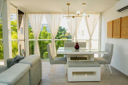 Apartamento Pet-friendly Pool Retreat With Luxury Hot Showers