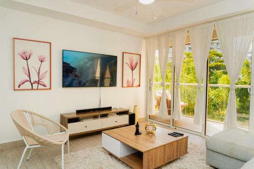 Apartamento Pet-friendly Pool Retreat With Luxury Hot Showers