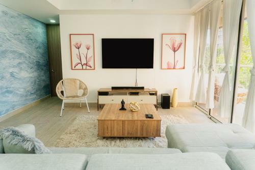 Apartamento Pet-friendly Pool Retreat With Luxury Hot Showers