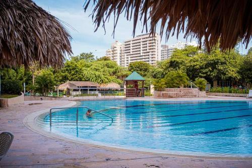 Apartamento Pet-friendly Pool Retreat With Luxury Hot Showers