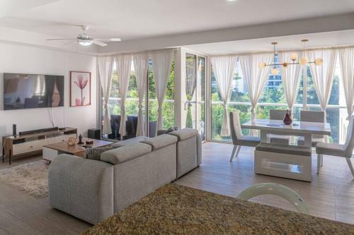 Apartamento Pet-friendly Pool Retreat With Luxury Hot Showers