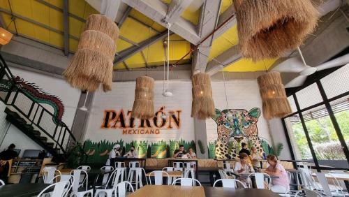 Apartamento Pet-friendly Pool Retreat With Luxury Hot Showers