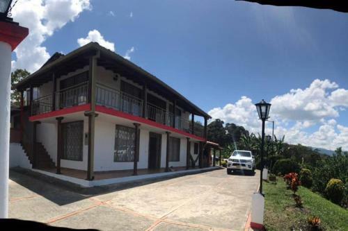 Espectacular Casa De Campo En Finca Cafetera