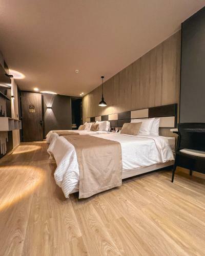Balmoral Plaza Hotel
