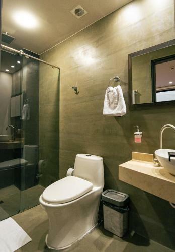 Balmoral Plaza Hotel