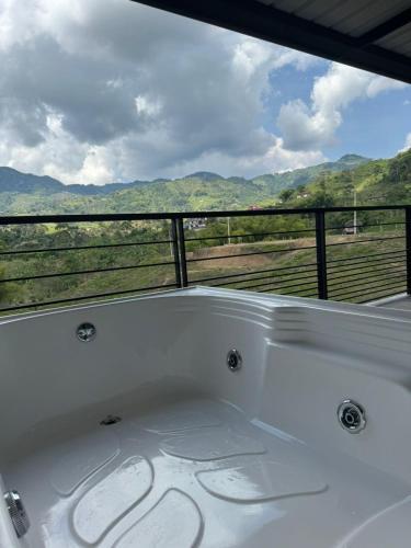Moderna Casa Luxury Campestre En Pereira.