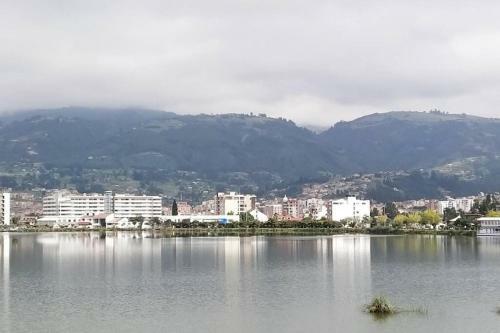 Amplio Apartamento Lujoso Al Lado Del Lago