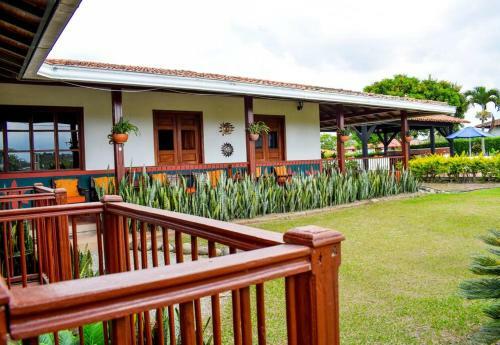 Para�so Natural Cerca Parque Del Caf�: Alejandr�a.