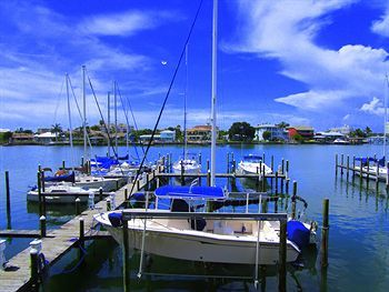 Motel Chart House Suites And Marina