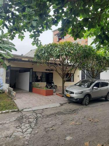 Casa Con Excelente Ubicaci�n, Amplia Y Fresca.