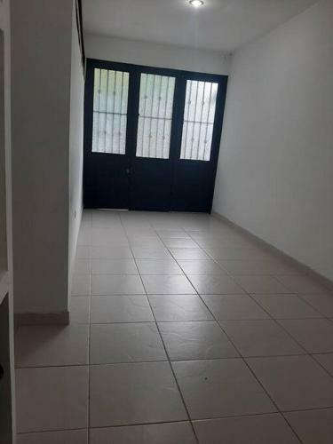 Casa Con Excelente Ubicaci�n, Amplia Y Fresca.