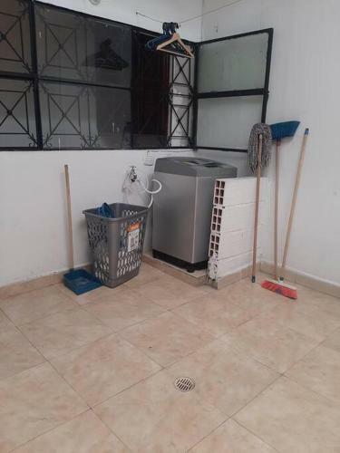 Casa Con Excelente Ubicaci�n, Amplia Y Fresca.