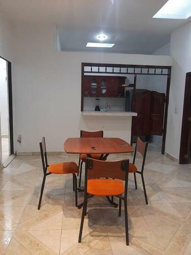 Casa Con Excelente Ubicaci�n, Amplia Y Fresca.