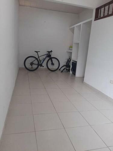 Casa Con Excelente Ubicaci�n, Amplia Y Fresca.