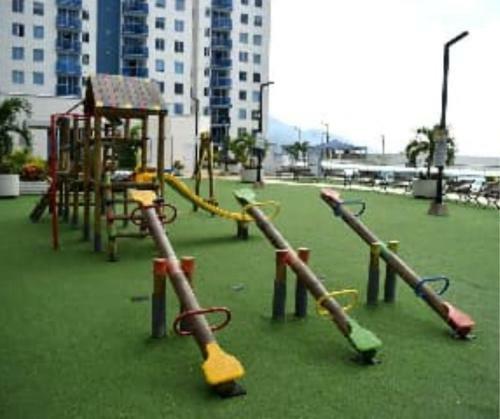 Apartamentos En Club Residencial Con Piscina