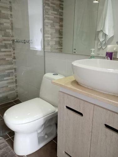Apartamentos En Club Residencial Con Piscina